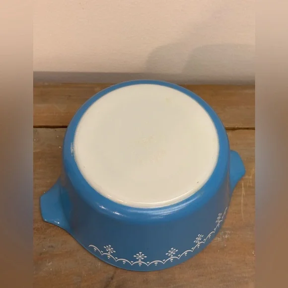 Vintage Pyrex Turquoise Snowflake Dish 1 QT - Picture 7 of 7